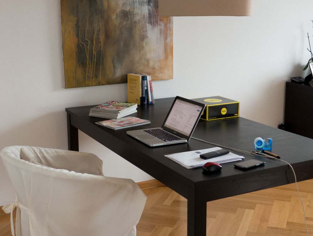Am ergonomischen Arbeitsplatz im Homeoffice arbeiten