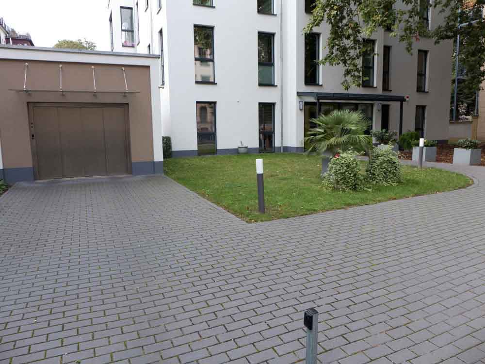 Baunebenkosten für Einfahrt und Garage kalkulieren
