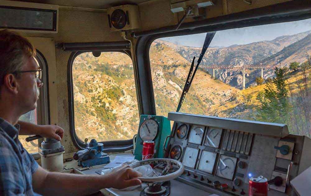 Beeindruckende Führerstandsmitfahrt mit Eisenbahn in Montenegro
