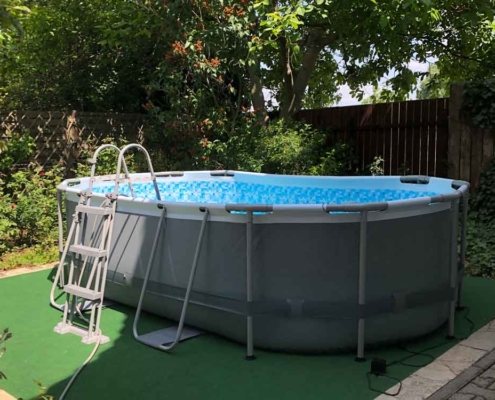 für das Schwimmbad im Garten einen Swimmingpool kaufen