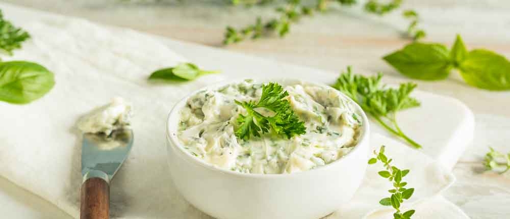 zum Grillen Kräuterbutter selbermachen