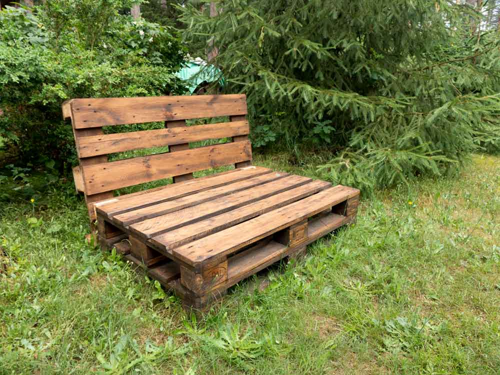 Gartenmöbel aus Europaletten bauen