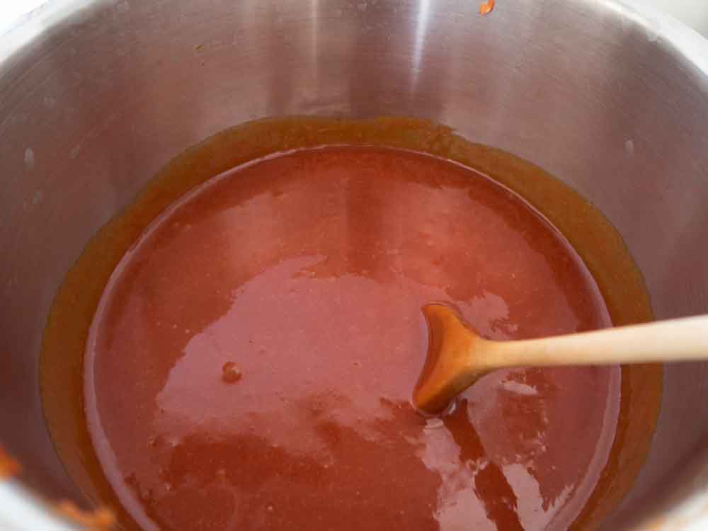 Hagebutten Marmelade aufkochen