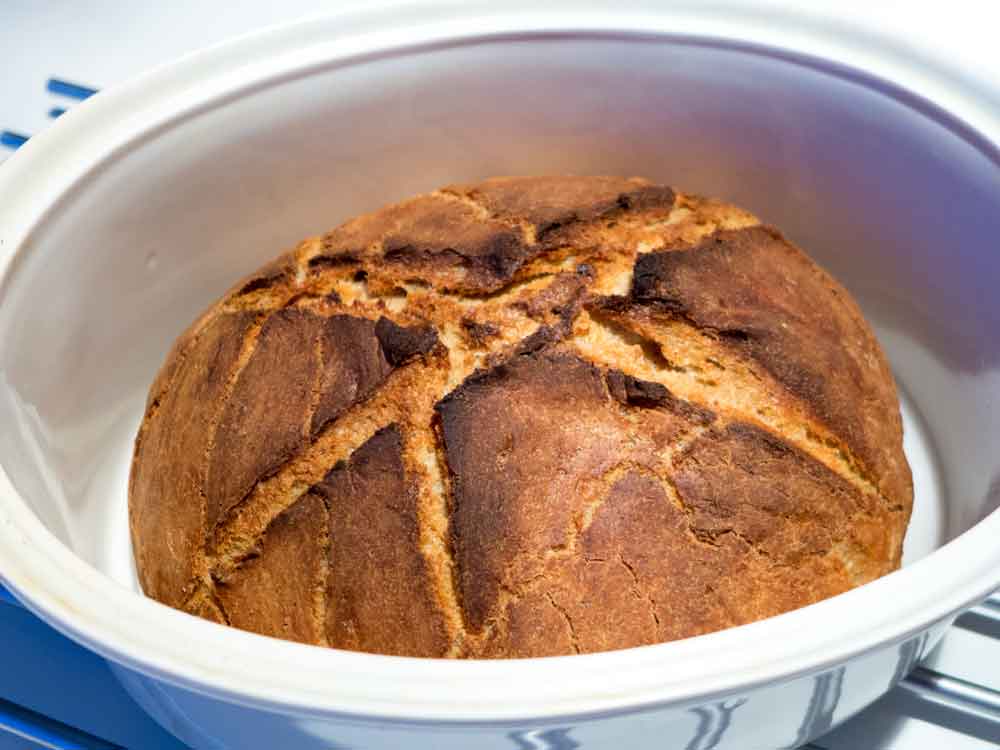 Brot backen im Römertopf