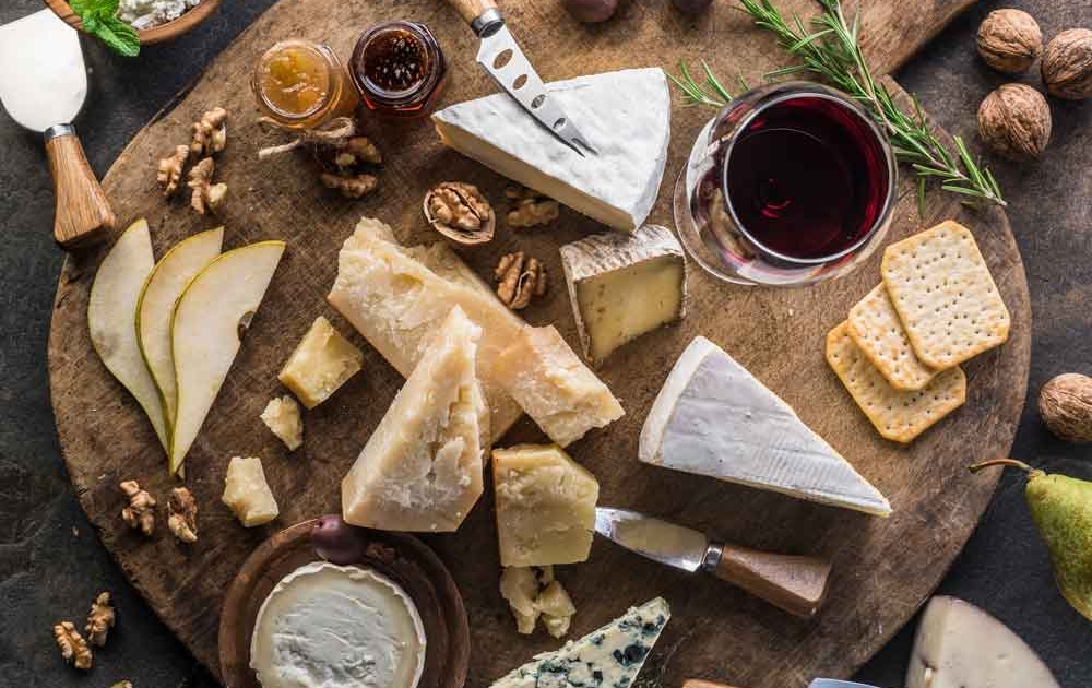 Käseplatte mit Weintasting