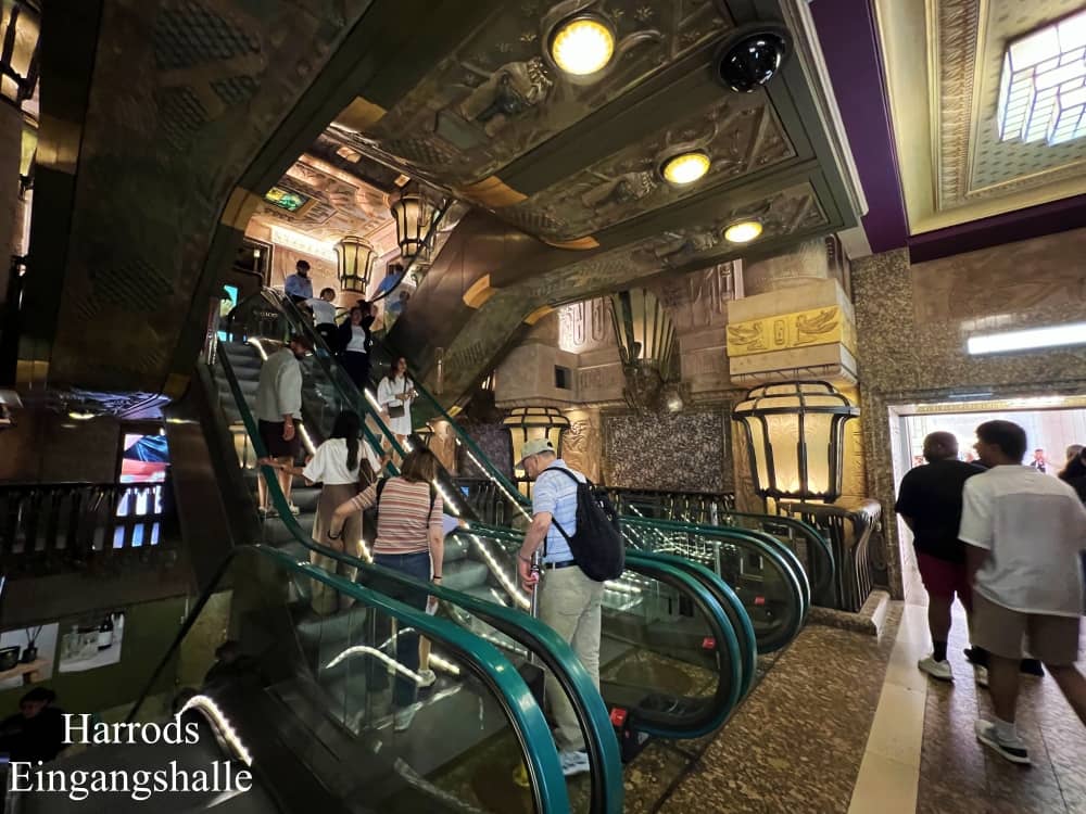 Harrods Eingangshalle und Rolltreppe