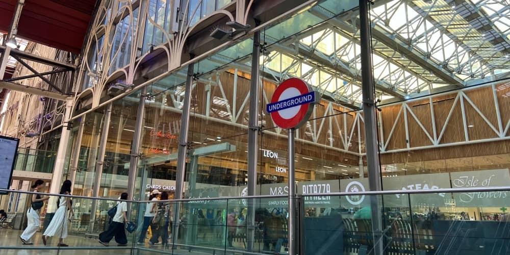 Londons berühmter Bahnhof Paddington Station