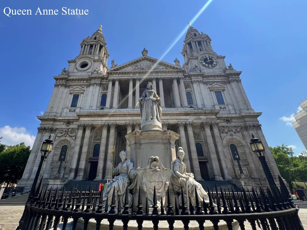 Queen Anne Statue an der St. Paul’s Cathedral