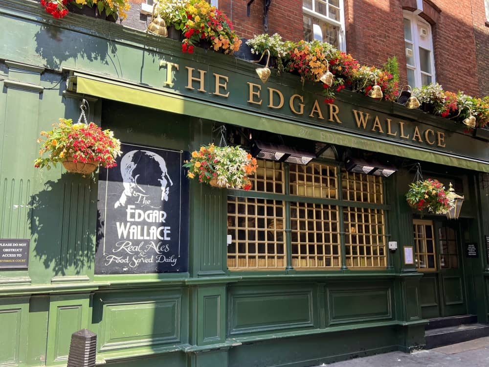 The Edgar Wallace in der 40–41 Essex Street, London WC2