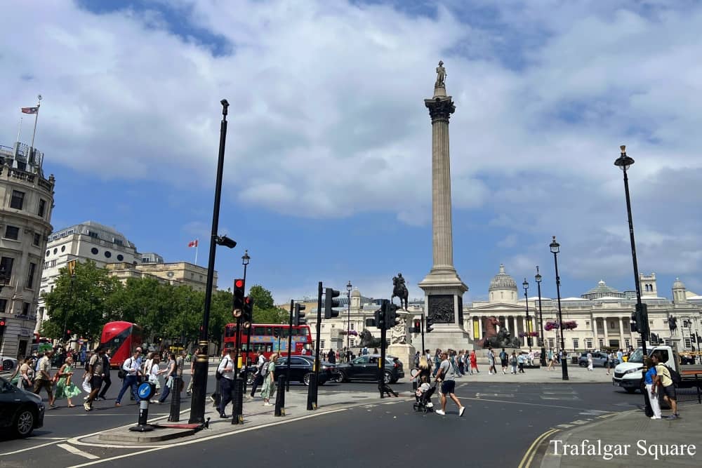 Trafalgar Square London mit Nelson-Säule und Löwenfiguren